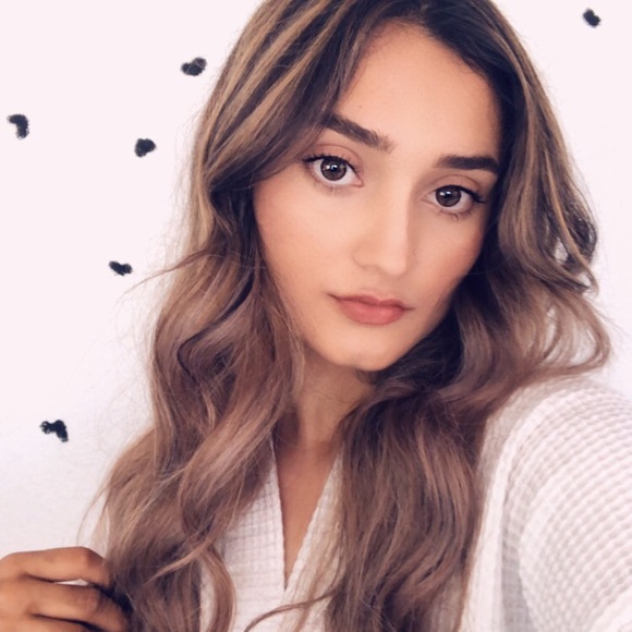 Meet your Posher, Elizabeth - Picture 1 of 1